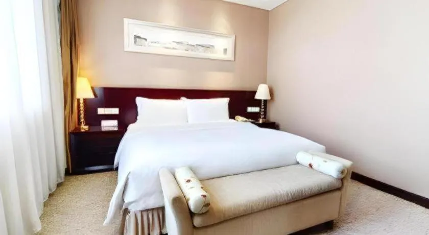 Bed in Xian Grand Soluxe International Hotel
