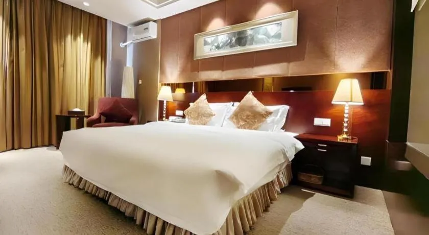 Bed in Xian Grand Soluxe International Hotel