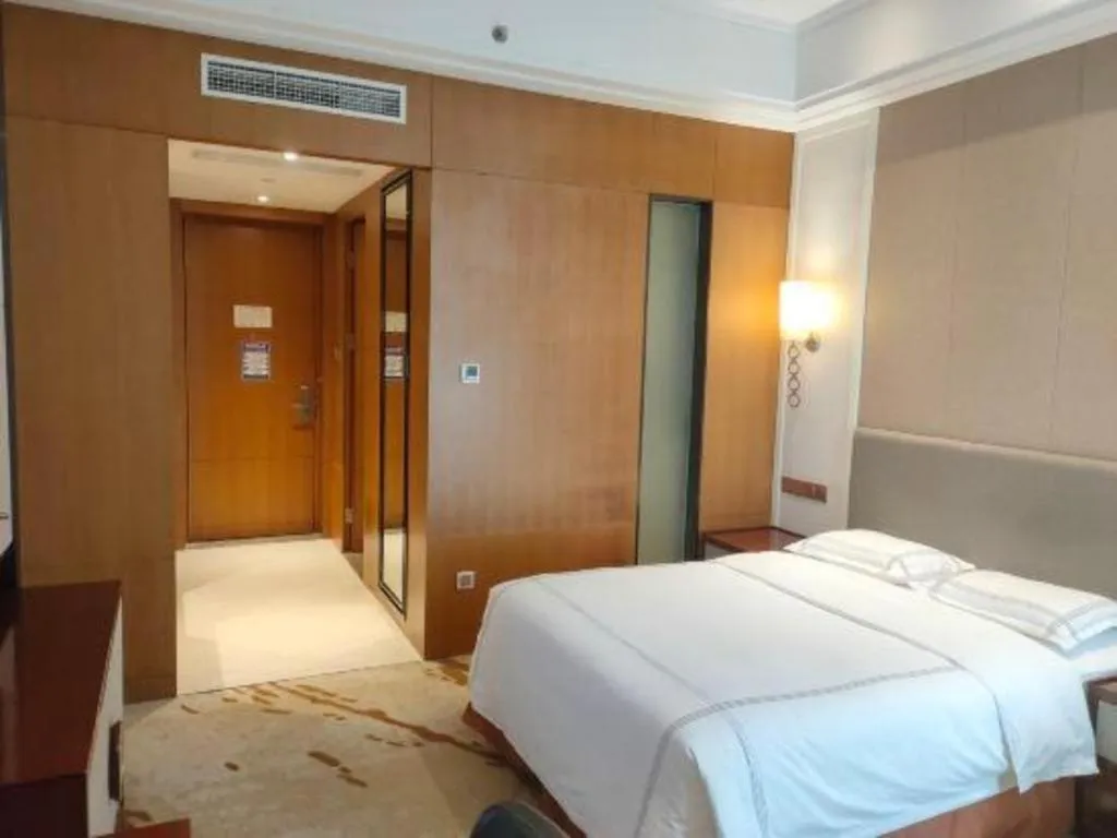 Bed in Shanghai Manhattan Hotel Minhang