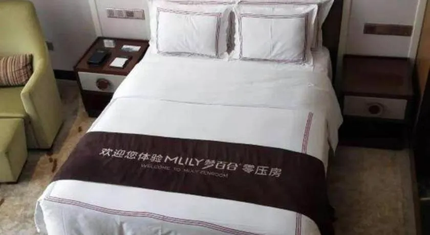Bed in Shanghai Manhattan Hotel Minhang