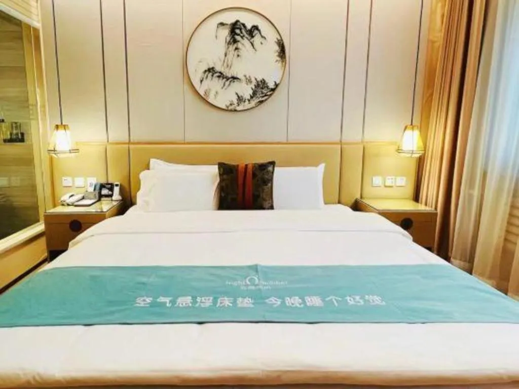 Bed in Shanghai Manhattan Hotel Minhang