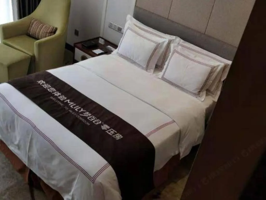 Bed in Shanghai Manhattan Hotel Minhang