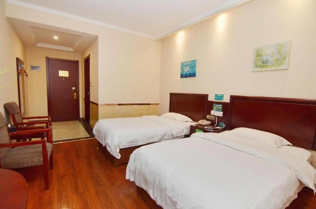 Bed in GreenTree Inn Hefei East Wangjiang Road CTCE Express Hotel