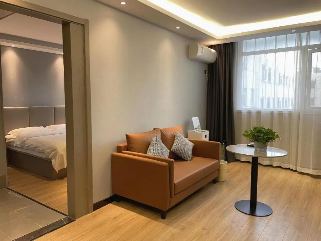 Bed in GreenTree Inn Hefei East Wangjiang Road CTCE Express Hotel