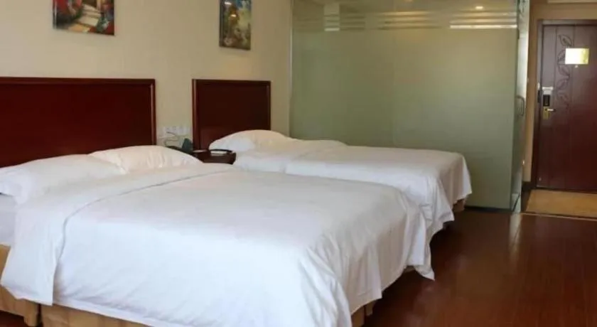 Bed in GreenTree Inn Hefei East Wangjiang Road CTCE Express Hotel