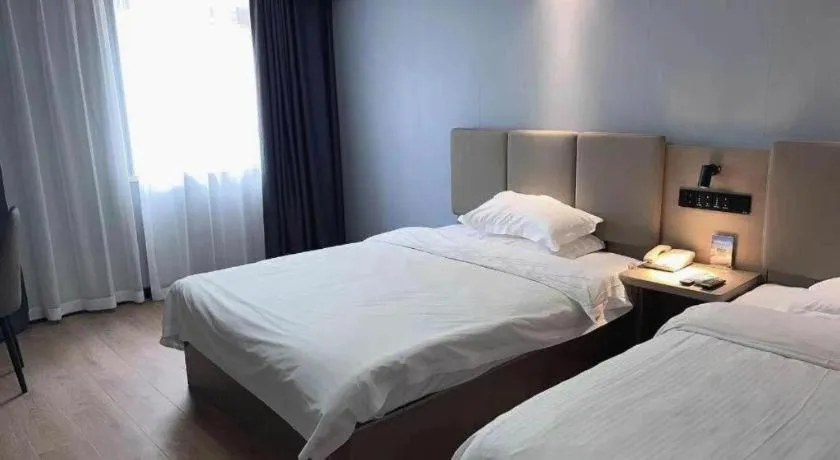 Bed in GreenTree Inn Hefei East Wangjiang Road CTCE Express Hotel