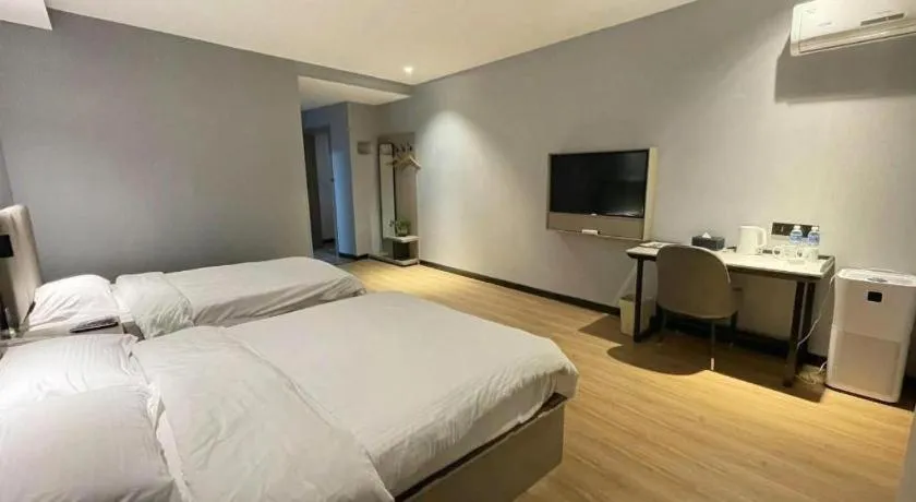 Bed in GreenTree Inn Hefei East Wangjiang Road CTCE Express Hotel