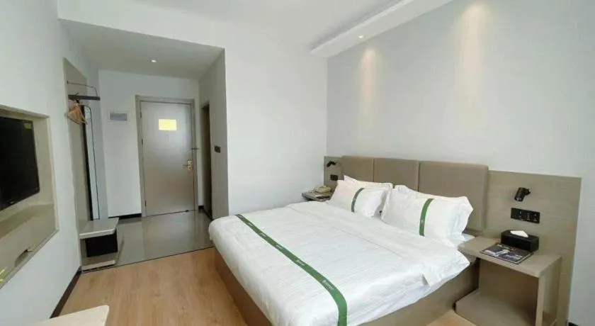 Bed in GreenTree Inn Hefei East Wangjiang Road CTCE Express Hotel