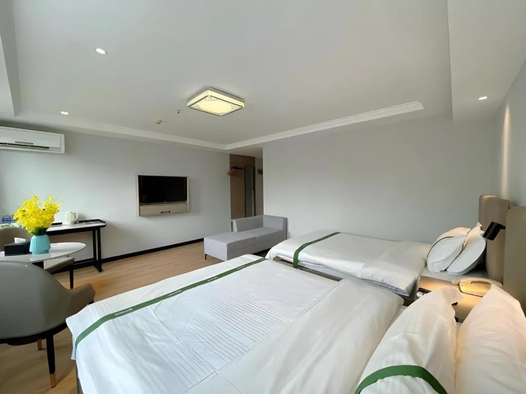 Bed in GreenTree Inn Hefei East Wangjiang Road CTCE Express Hotel