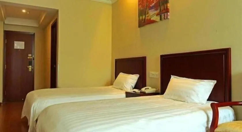 Bed in GreenTree Inn Hefei East Wangjiang Road CTCE Express Hotel