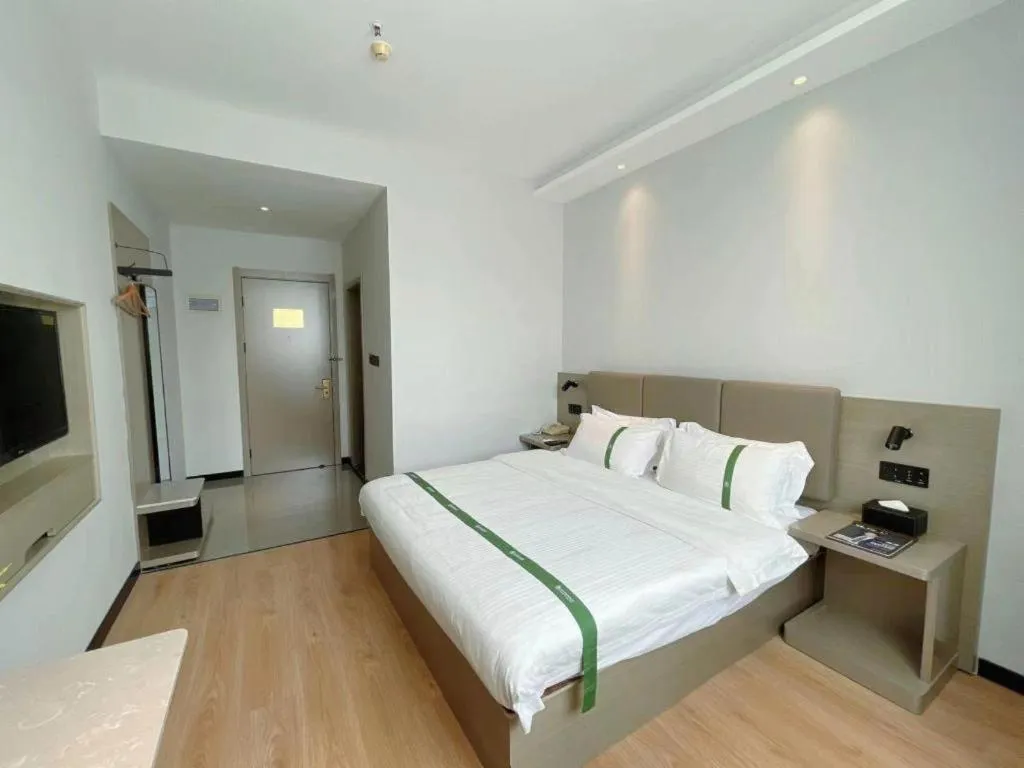 Bed in GreenTree Inn Hefei East Wangjiang Road CTCE Express Hotel