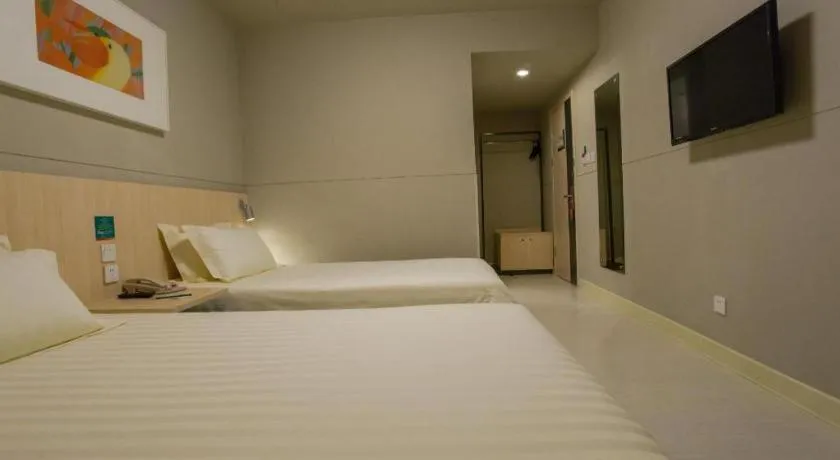 Bed in Jinjiang Inn Wuhan Linjiaohu Wanda Branch
