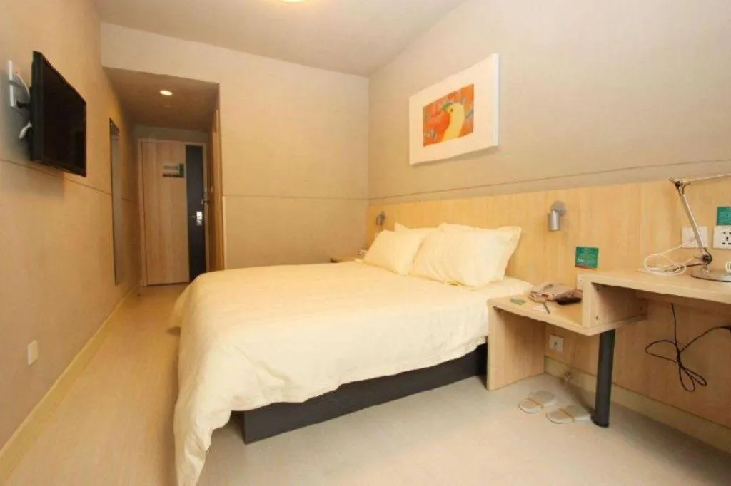 Bed in Jinjiang Inn Wuhan Linjiaohu Wanda Branch