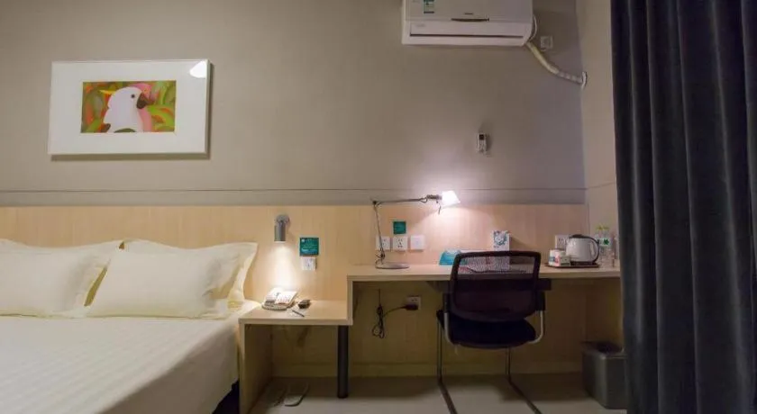 Bed in Jinjiang Inn Wuhan Linjiaohu Wanda Branch