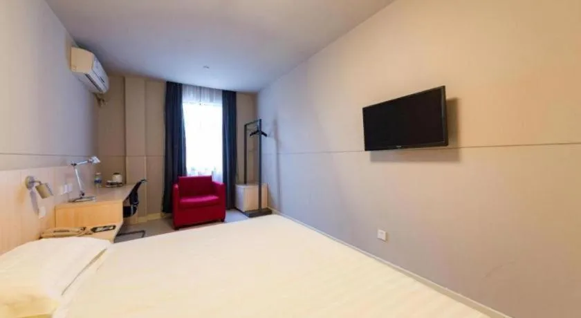Bed in Jinjiang Inn Wuhan Linjiaohu Wanda Branch