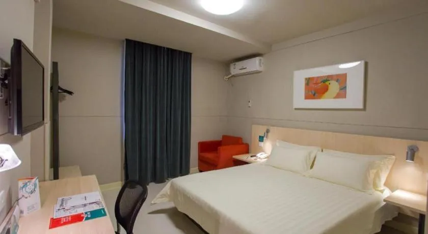 Bed in Jinjiang Inn Wuhan Linjiaohu Wanda Branch