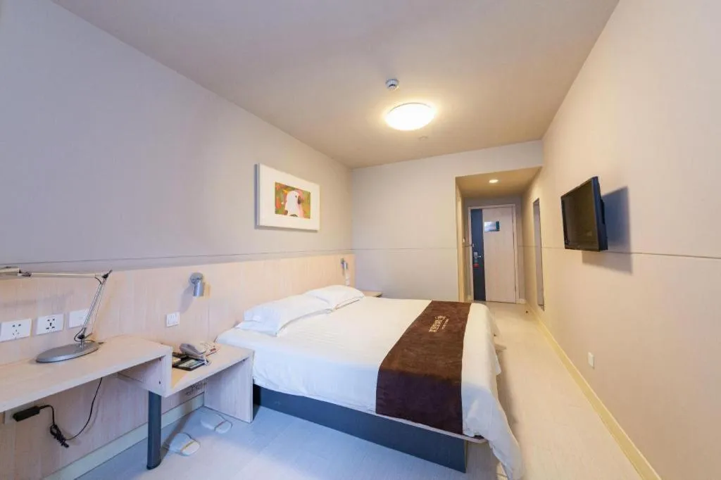 Bed in Jinjiang Inn Wuhan Linjiaohu Wanda Branch
