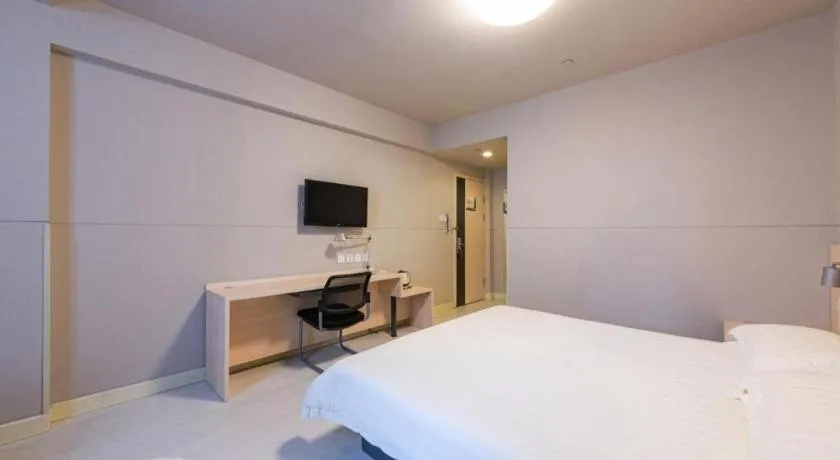 Bed in Jinjiang Inn Wuhan Linjiaohu Wanda Branch