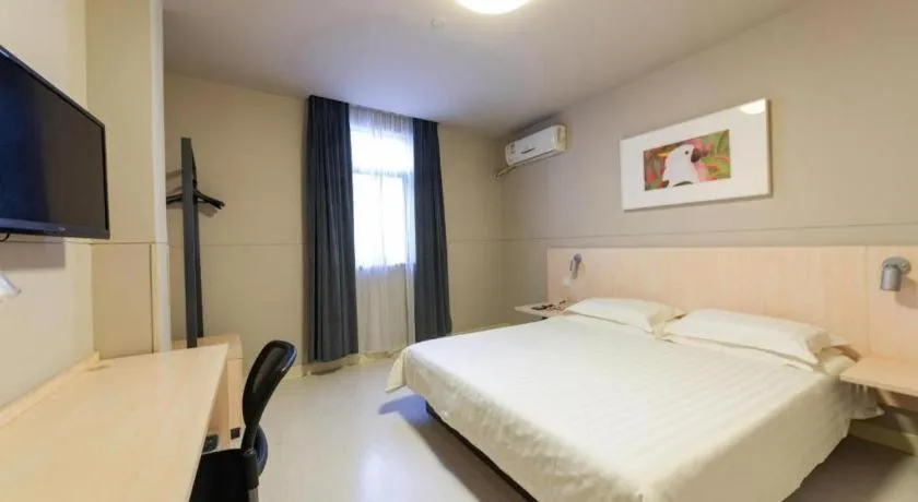 Bed in Jinjiang Inn Wuhan Linjiaohu Wanda Branch