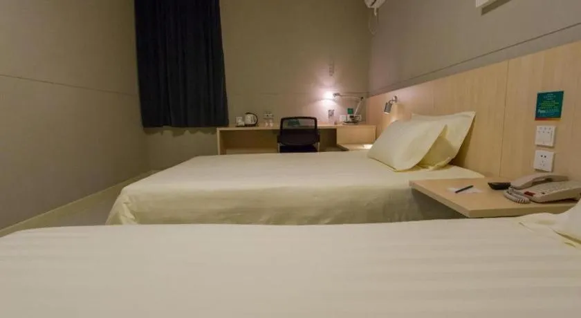 Bed in Jinjiang Inn Wuhan Linjiaohu Wanda Branch