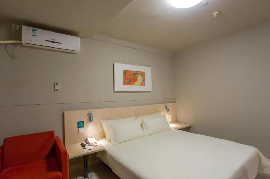 Bed in Jinjiang Inn Wuhan Linjiaohu Wanda Branch