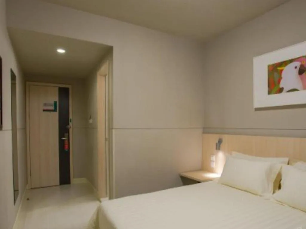 Bed in Jinjiang Inn Wuhan Linjiaohu Wanda Branch