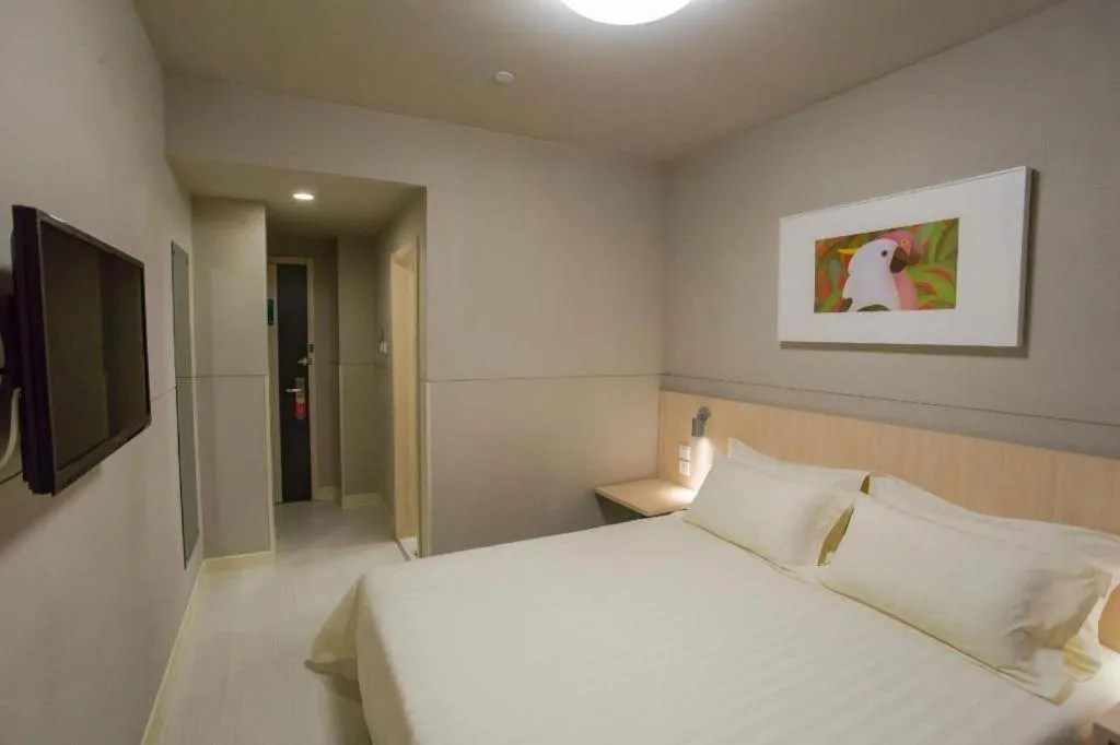 Bed in Jinjiang Inn Wuhan Linjiaohu Wanda Branch