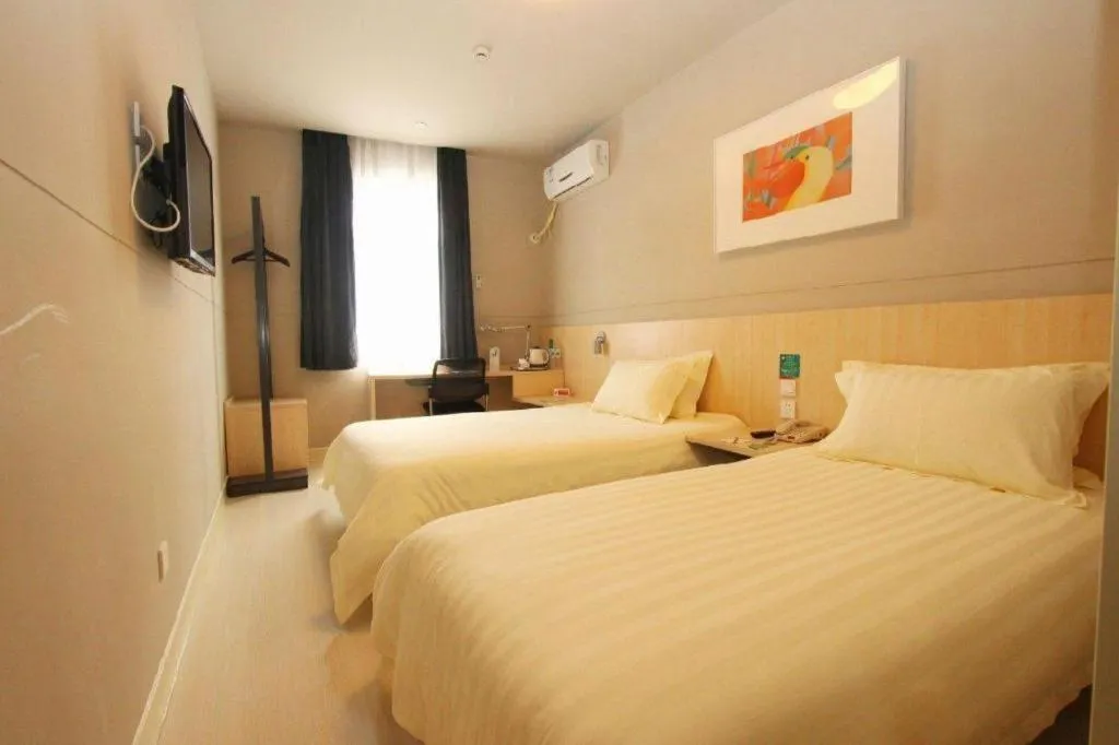 Bed in Jinjiang Inn Wuhan Linjiaohu Wanda Branch