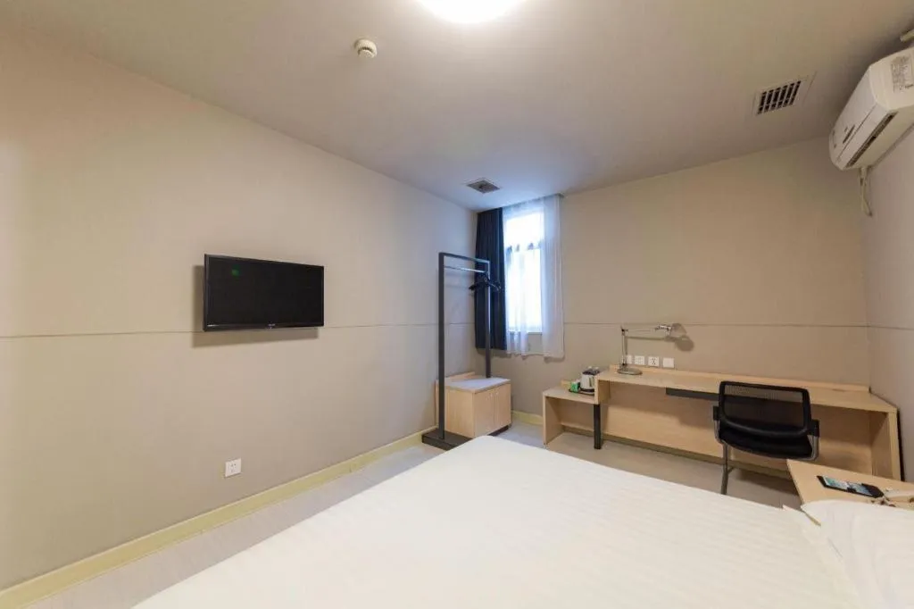 Bed in Jinjiang Inn Wuhan Linjiaohu Wanda Branch