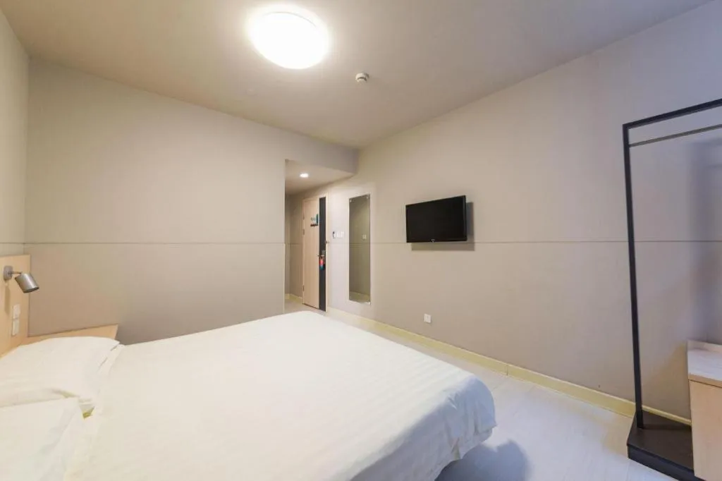 Bed in Jinjiang Inn Wuhan Linjiaohu Wanda Branch