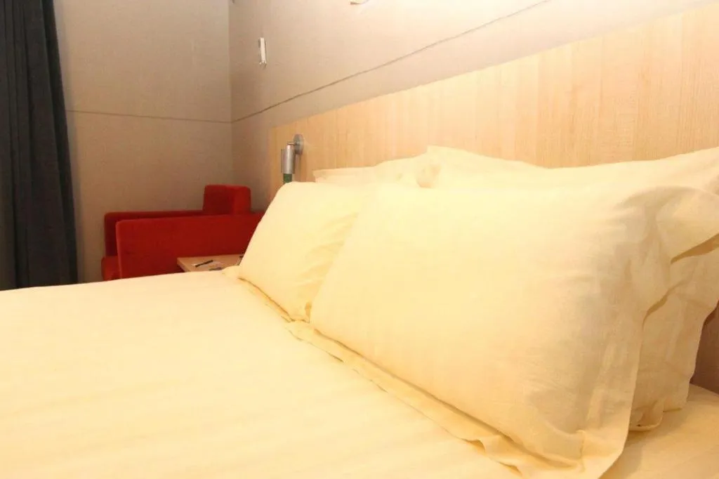 Bed in Jinjiang Inn Wuhan Linjiaohu Wanda Branch