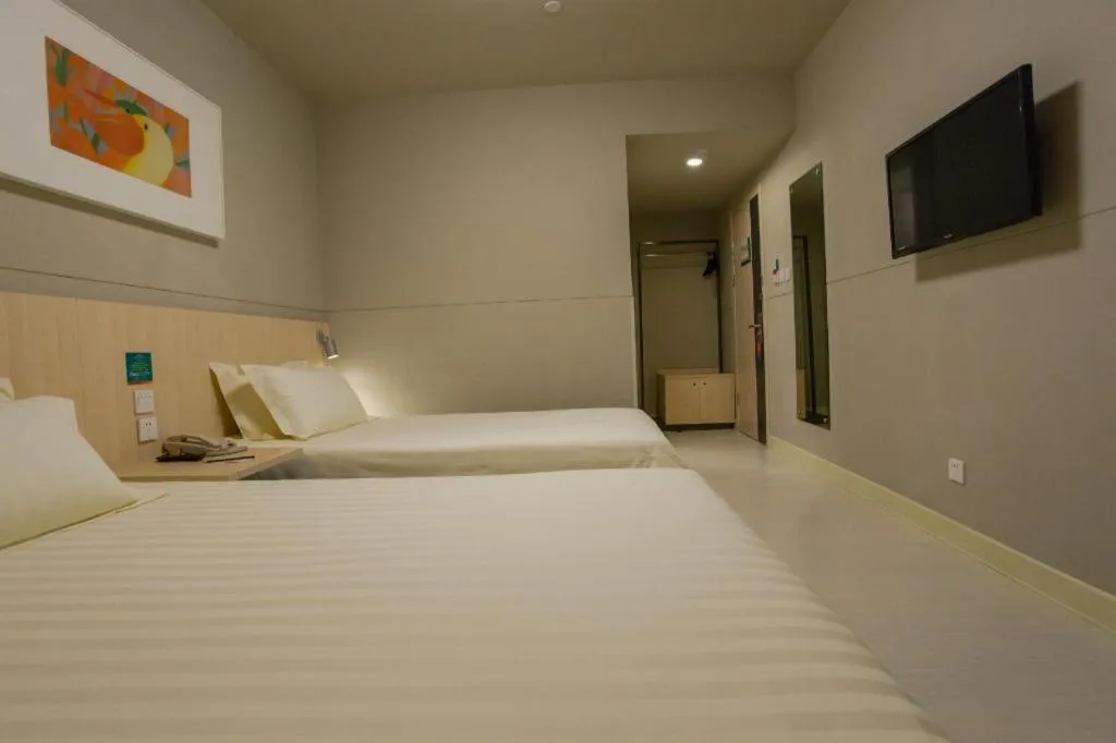 Bed in Jinjiang Inn Wuhan Linjiaohu Wanda Branch