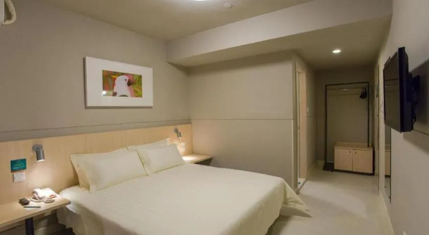 Bed in Jinjiang Inn Wuhan Linjiaohu Wanda Branch