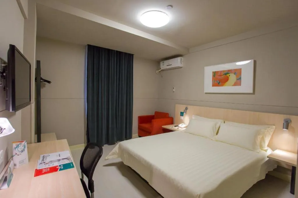 Bed in Jinjiang Inn Wuhan Linjiaohu Wanda Branch