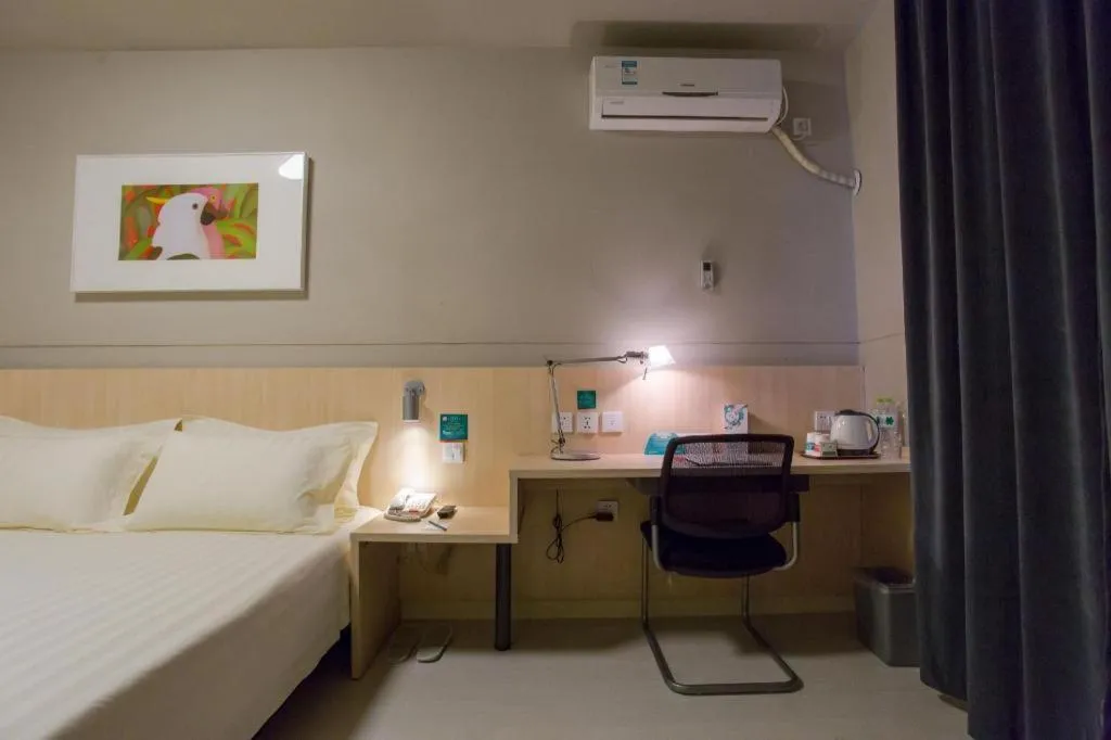 Bed in Jinjiang Inn Wuhan Linjiaohu Wanda Branch