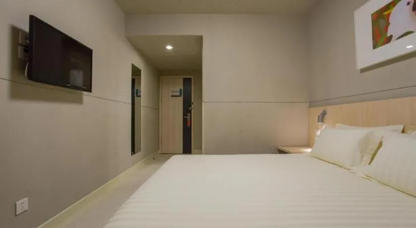 Bed in Jinjiang Inn Wuhan Linjiaohu Wanda Branch