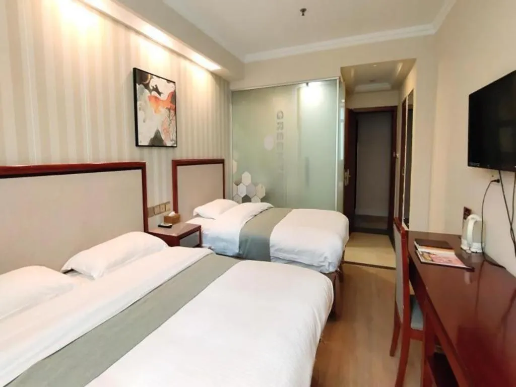 Bed in GreenTree Inn Zhenjiang Center Street No.1 Peoples Hospital Express Hotel