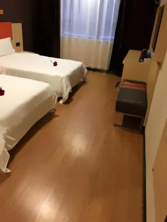 Bed in 7 Days Premium·Huanggang Walking Street