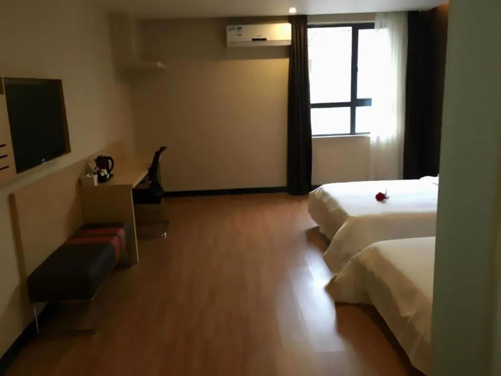 Bed in 7 Days Premium·Huanggang Walking Street