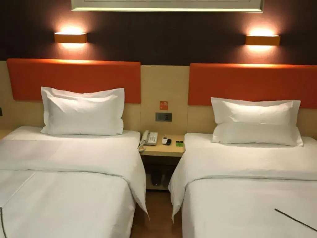 Bed in 7 Days Premium·Huanggang Walking Street