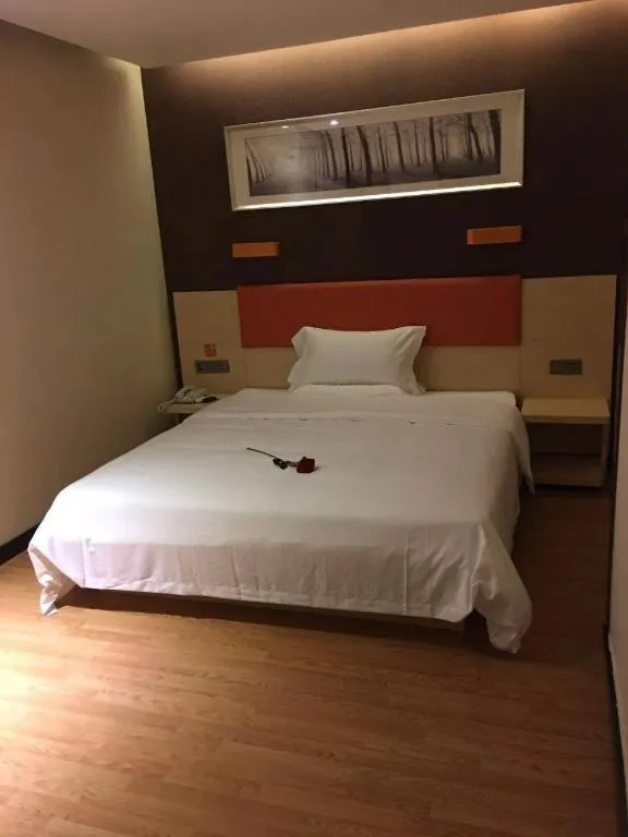 Bed in 7 Days Premium·Huanggang Walking Street
