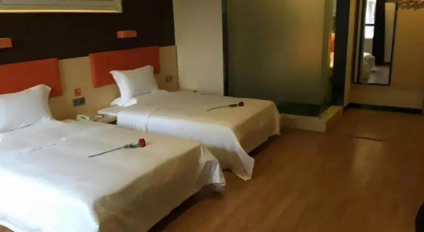 Bed in 7 Days Premium·Huanggang Walking Street