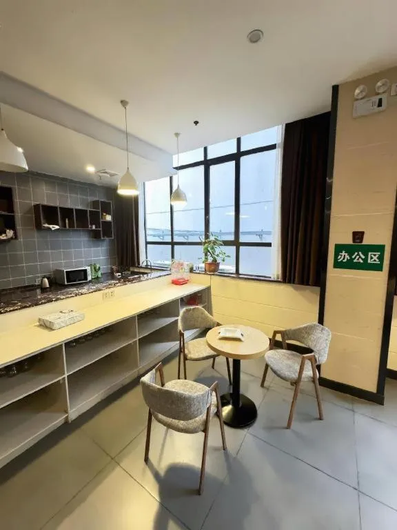 7 Days Premium·Huanggang Walking Street