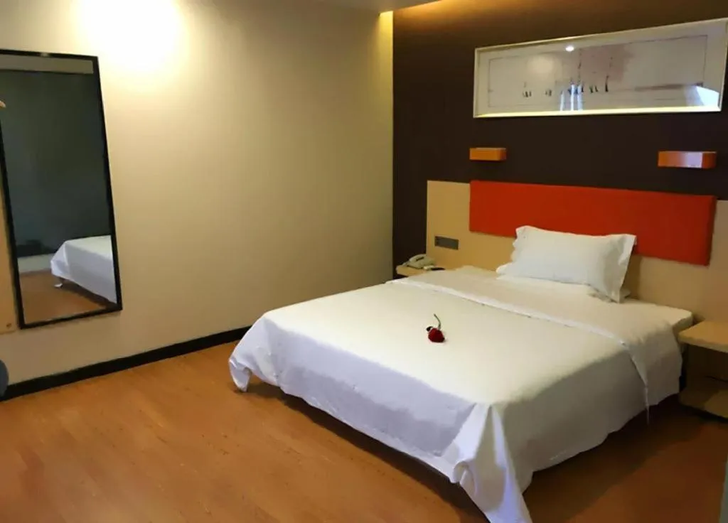 Bed in 7 Days Premium·Huanggang Walking Street