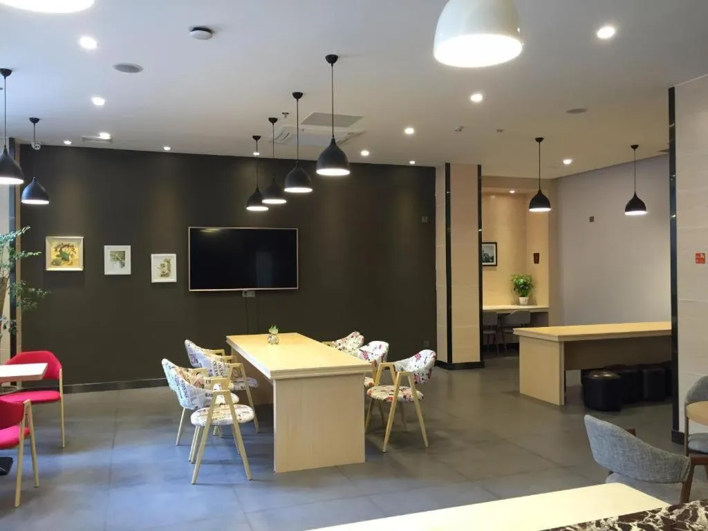 7 Days Premium·Huanggang Walking Street