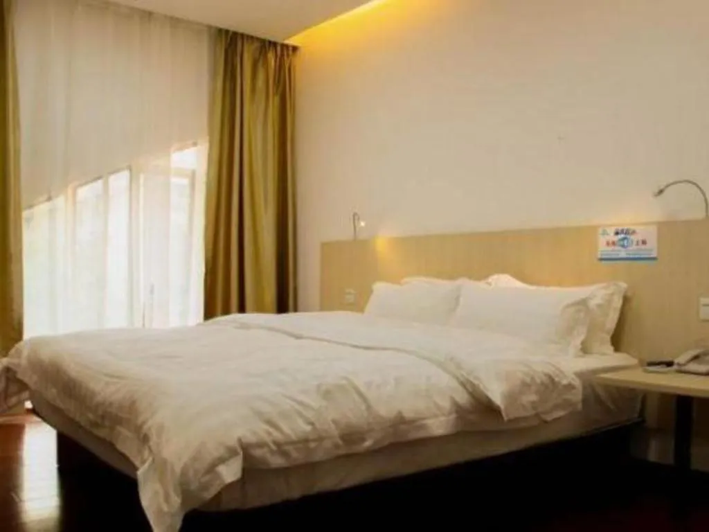 Bed in Guangzhou Hailian Hotel - Haizhu District Binjiang East Road Metro Station