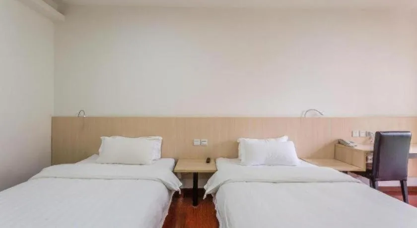 Bed in Guangzhou Hailian Hotel - Haizhu District Binjiang East Road Metro Station