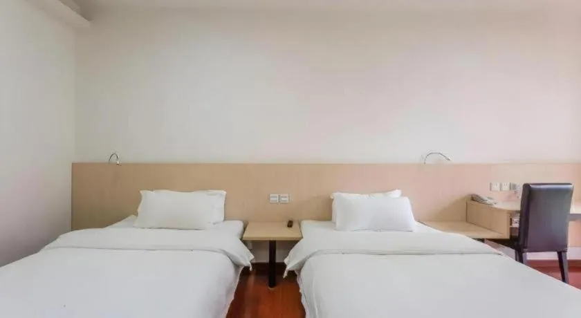 Bed in Guangzhou Hailian Hotel - Haizhu District Binjiang East Road Metro Station