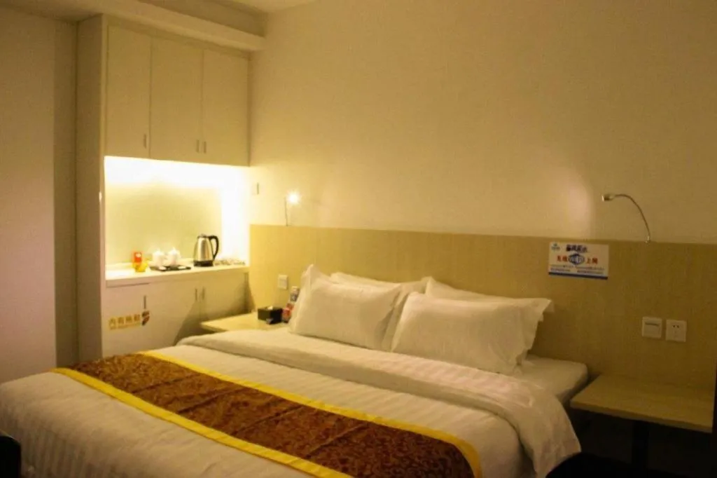 Bed in Guangzhou Hailian Hotel - Haizhu District Binjiang East Road Metro Station