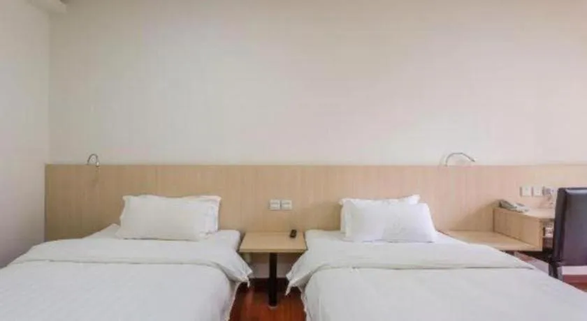 Bed in Guangzhou Hailian Hotel - Haizhu District Binjiang East Road Metro Station